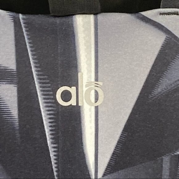 Alo Yoga black tank top and geometric design Woman - Picture 10 of 15